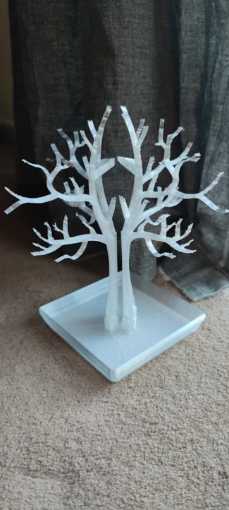 Ring holder tree with base
