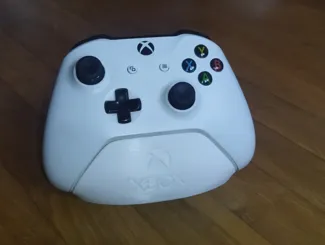 Minimalistic Xbox Controller Stand with Logo