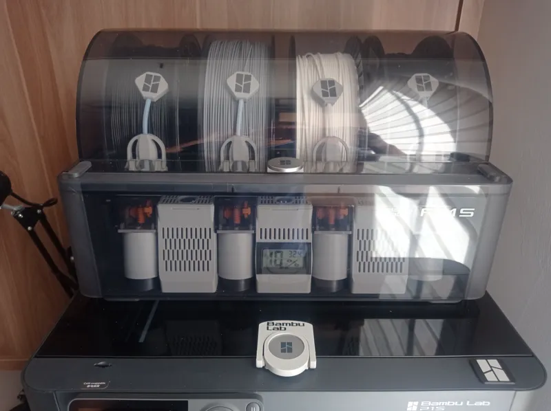 Filament guide for AMS