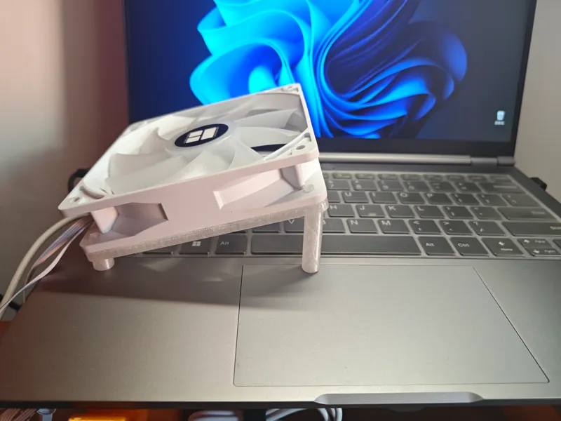 Chassis fan laptop stand 【机箱风扇笔记本支架】