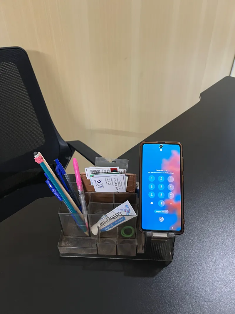 Vertical Stationery holder and cellphone holder