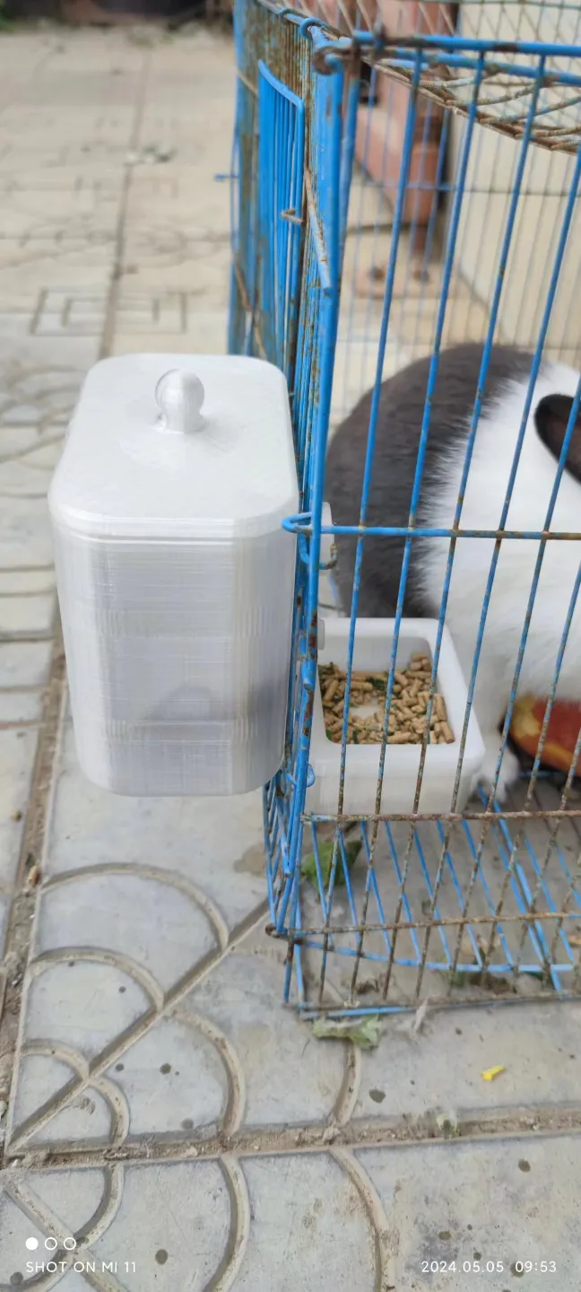 小动物喂食器