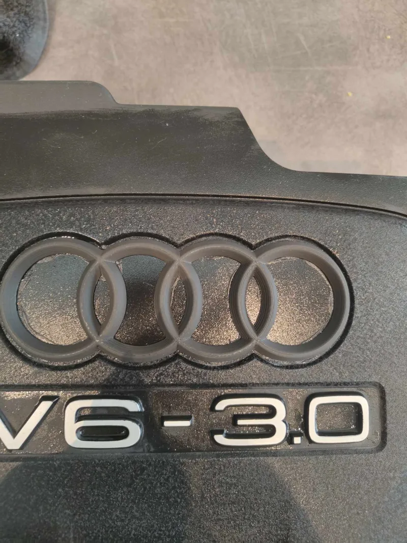 Audi logo on the 2.7/3.0 TDI engine cover