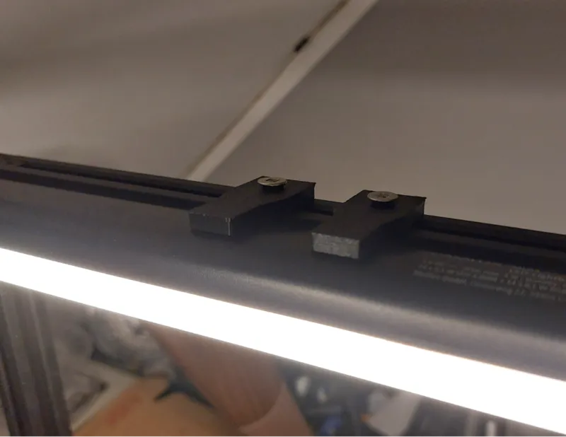 Lightbar holder for 2020 extrusion printers.