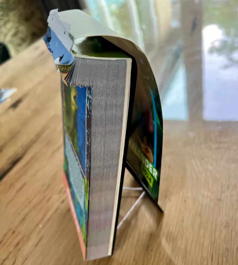 Adjustable Tear off calendar stand 