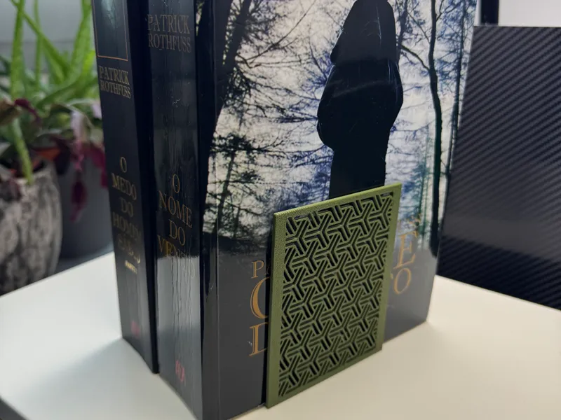 Bookshelf holder