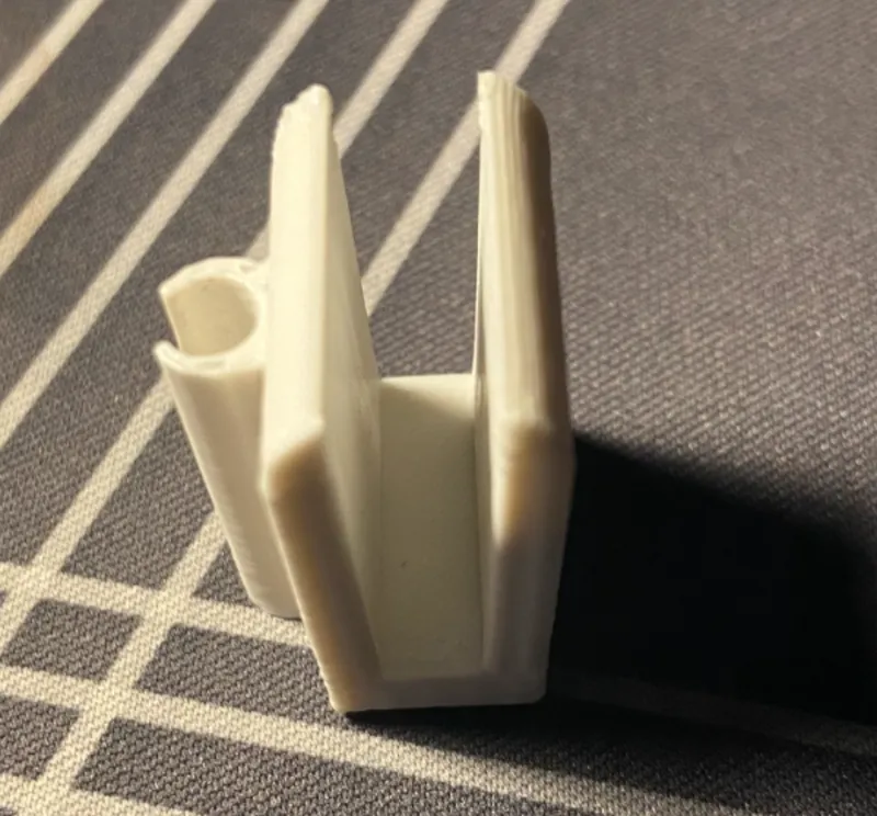 Mac Charging cable desk clip