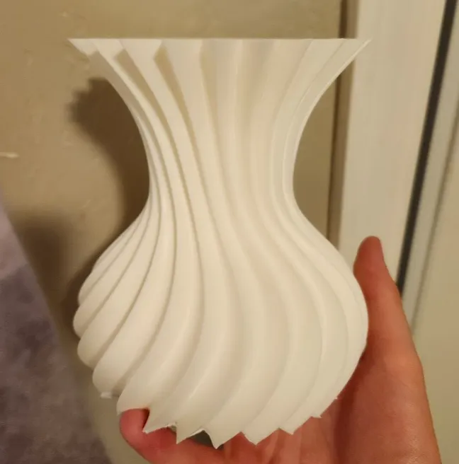 Smooth Curved plant pot