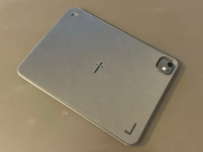 iPad Pro M4 11 inch MagSafe case