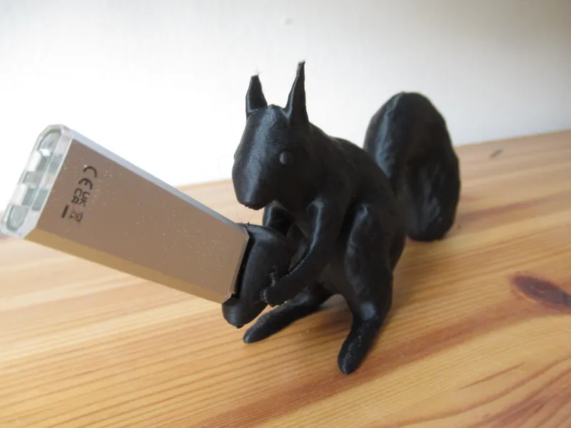 Squirrel USB stickholder
