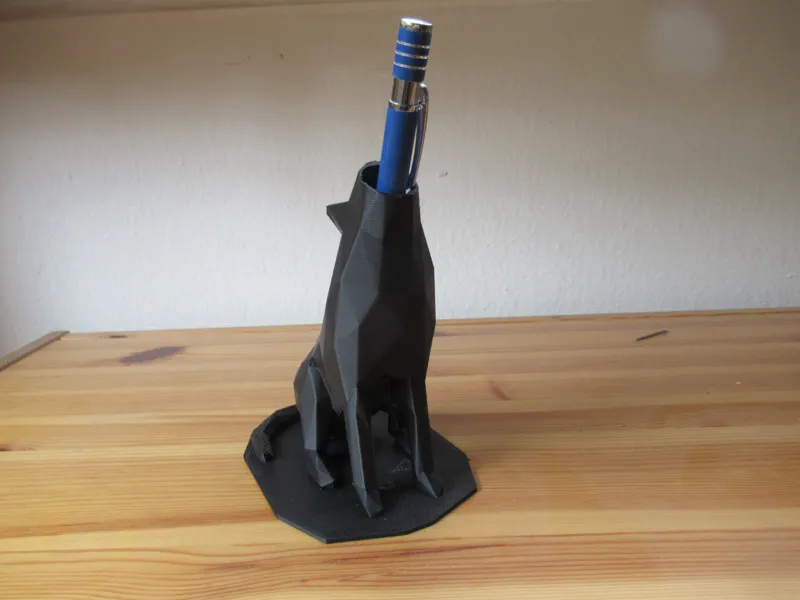 Howling wolf pen holder
