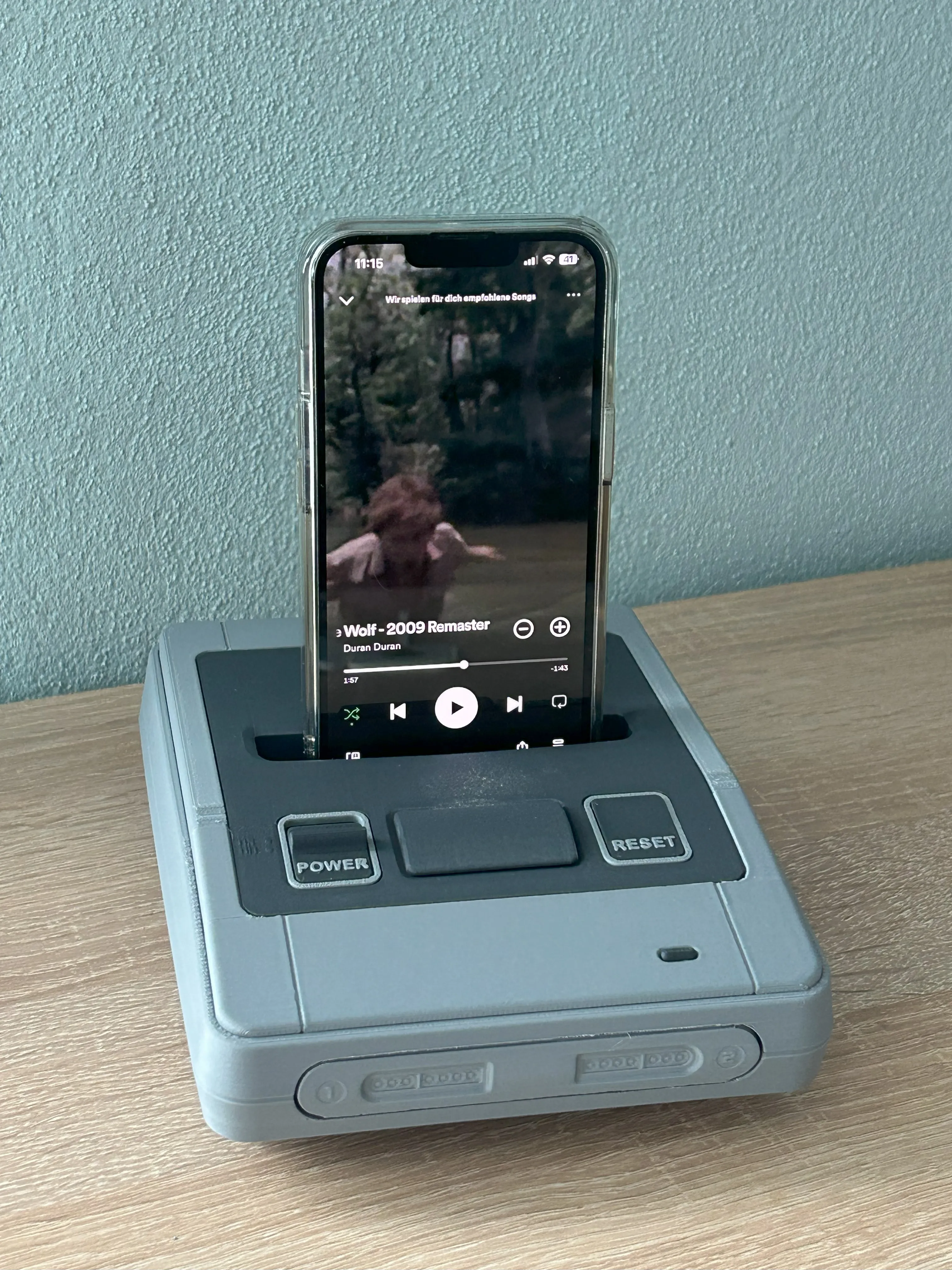 Super Nintendo Smartphone Stand & Boom Box by LemonArts - MakerWorld