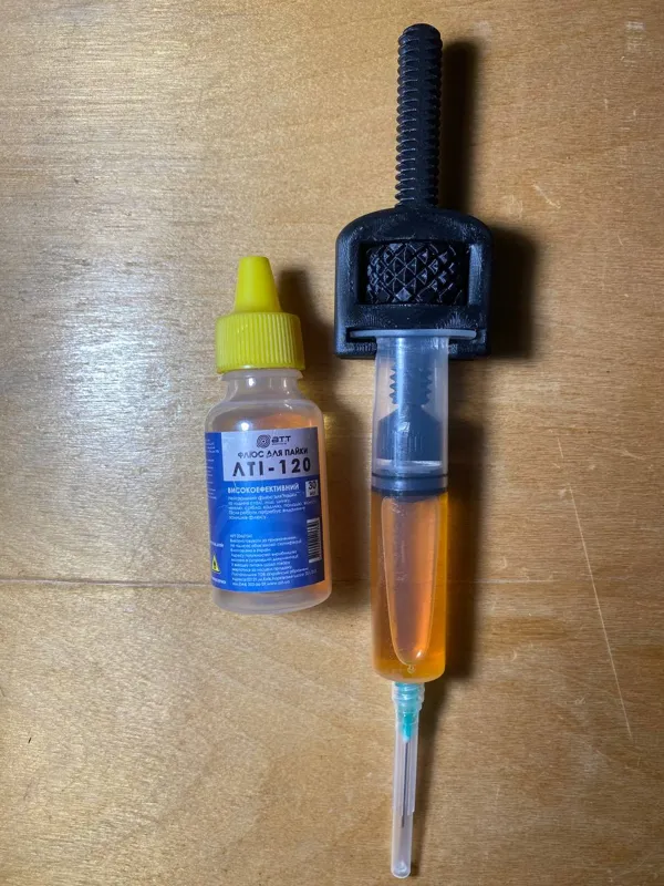 Distributeur de pâte à souder et flux Remix