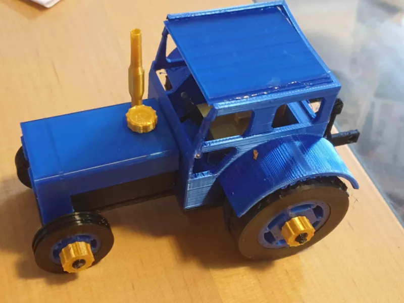 Tractor in 33 pieces