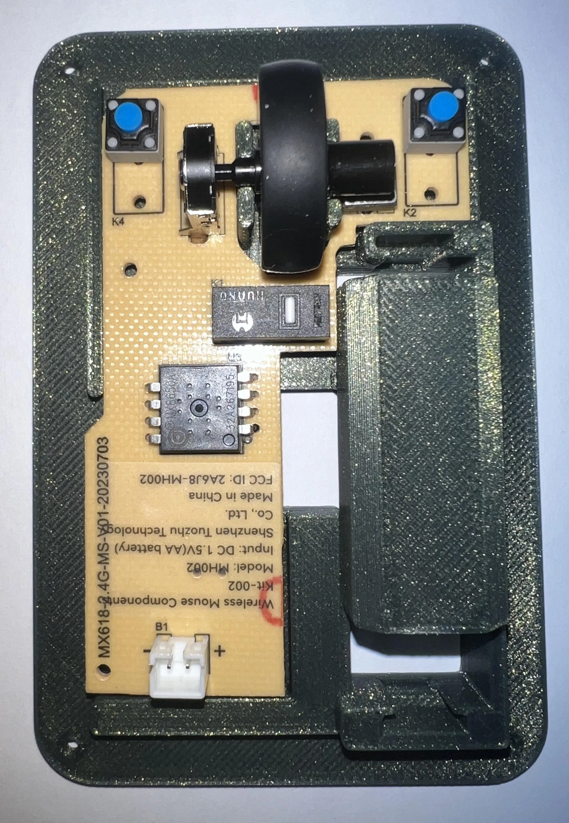Simple, Compact Travel Mouse uses hardware kit 002 by Siam3D MakerWorld ...