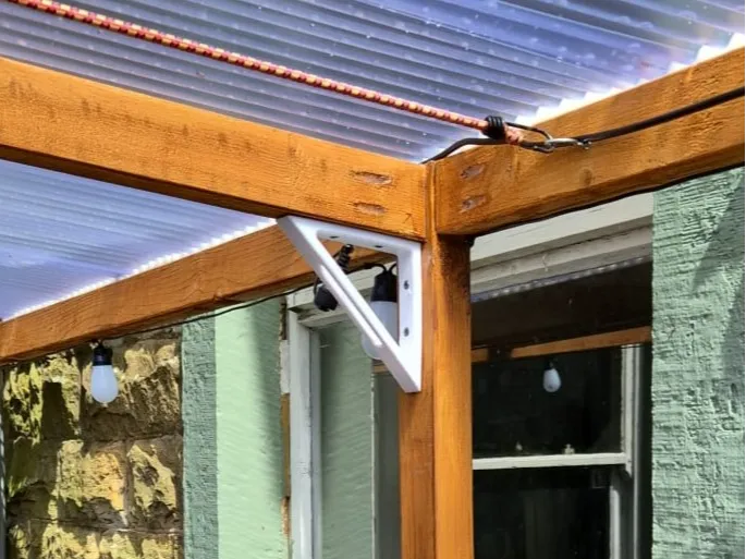 Corner brackets with three angles
