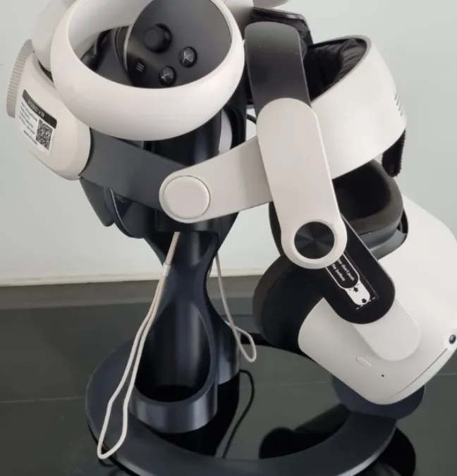 Quest2 + BoboVR headset stand
