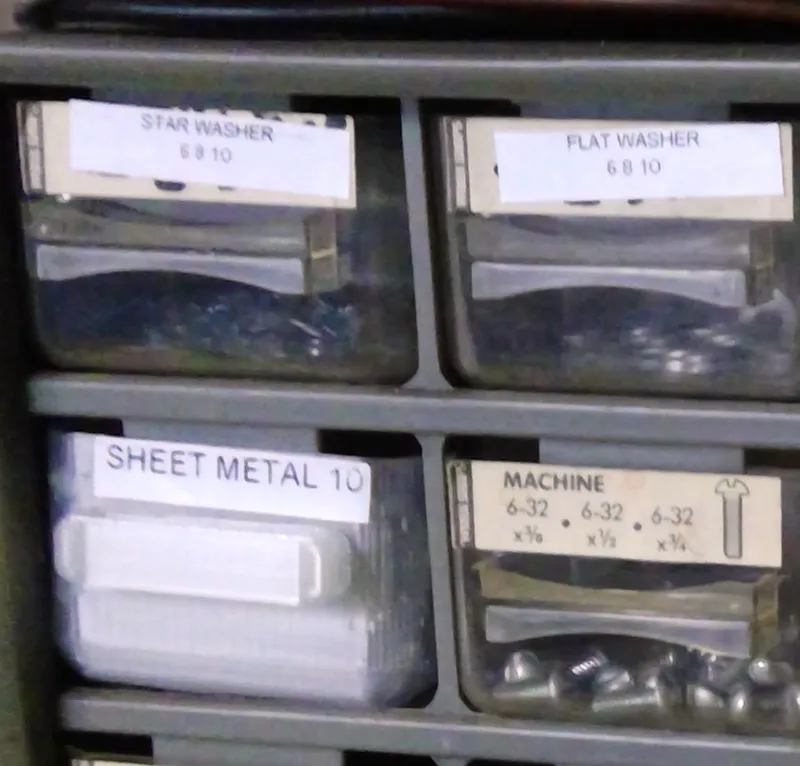 Screw cabinet drawer