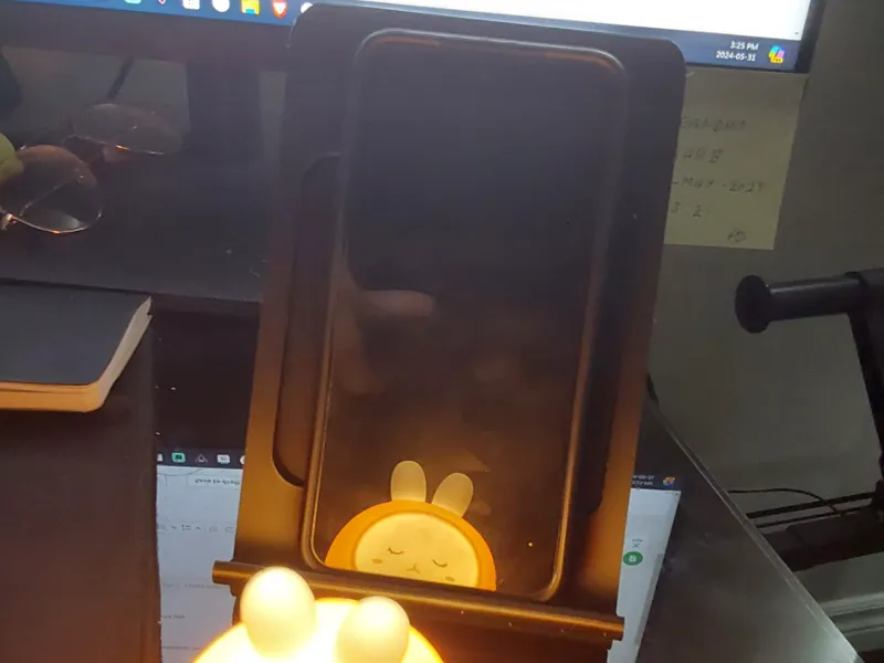Insignia Wireless charger stand