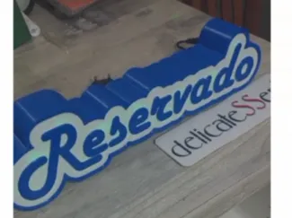 cartel para bar con la palabra reservado