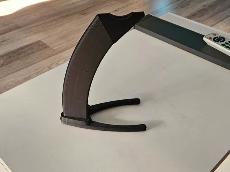 Simple headphone stand