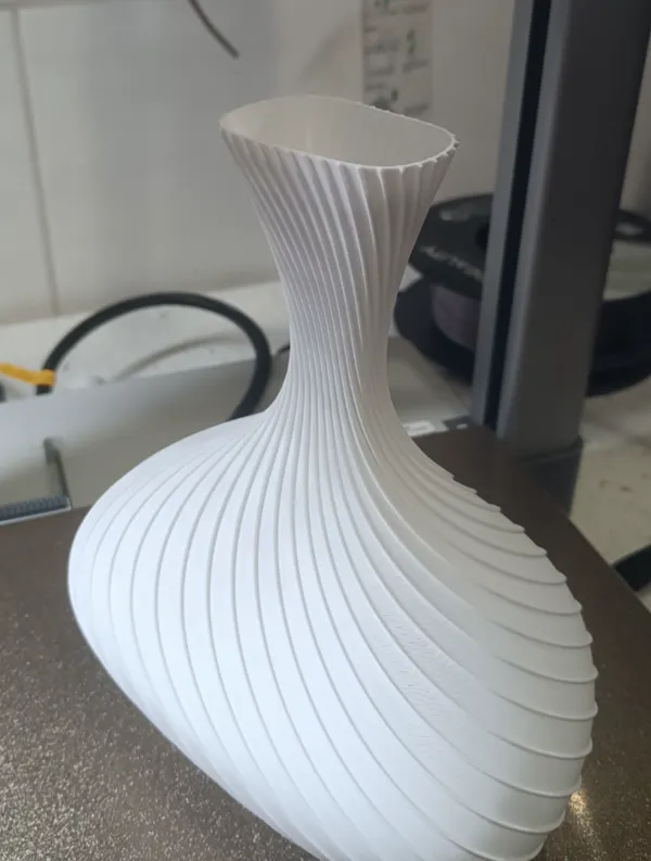Vase au motif floral