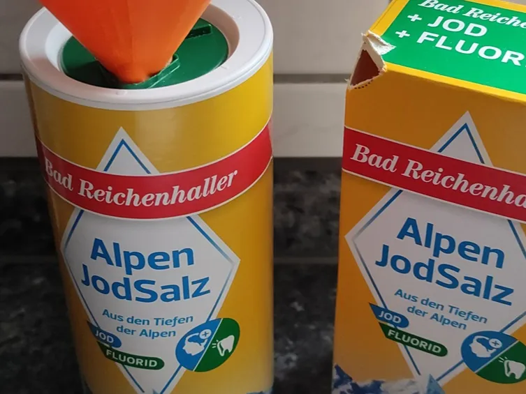 Salt funnel for Bad Reichenhaller refill can