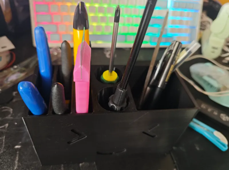 钳子螺丝刀收纳盒（Pliers and screwdriver storage box）
