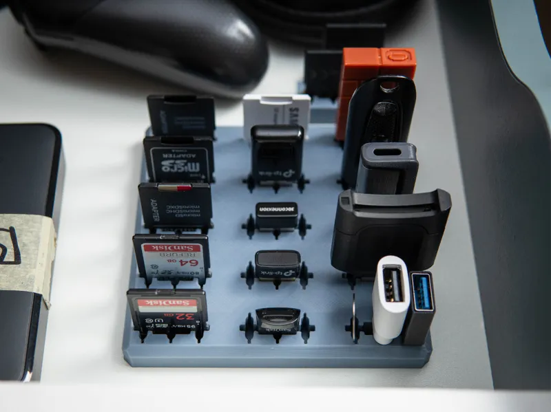 USB-A, USB-C, SD Card, Micro SD Card - Holder