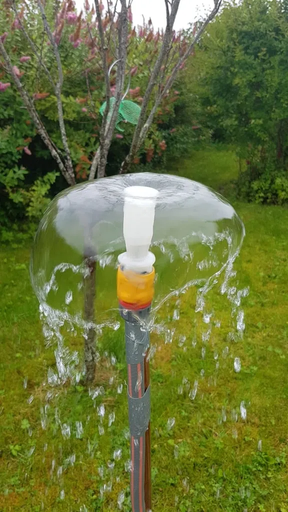 Water bubble fountain with gardena hose connector