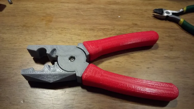 Toy pliers