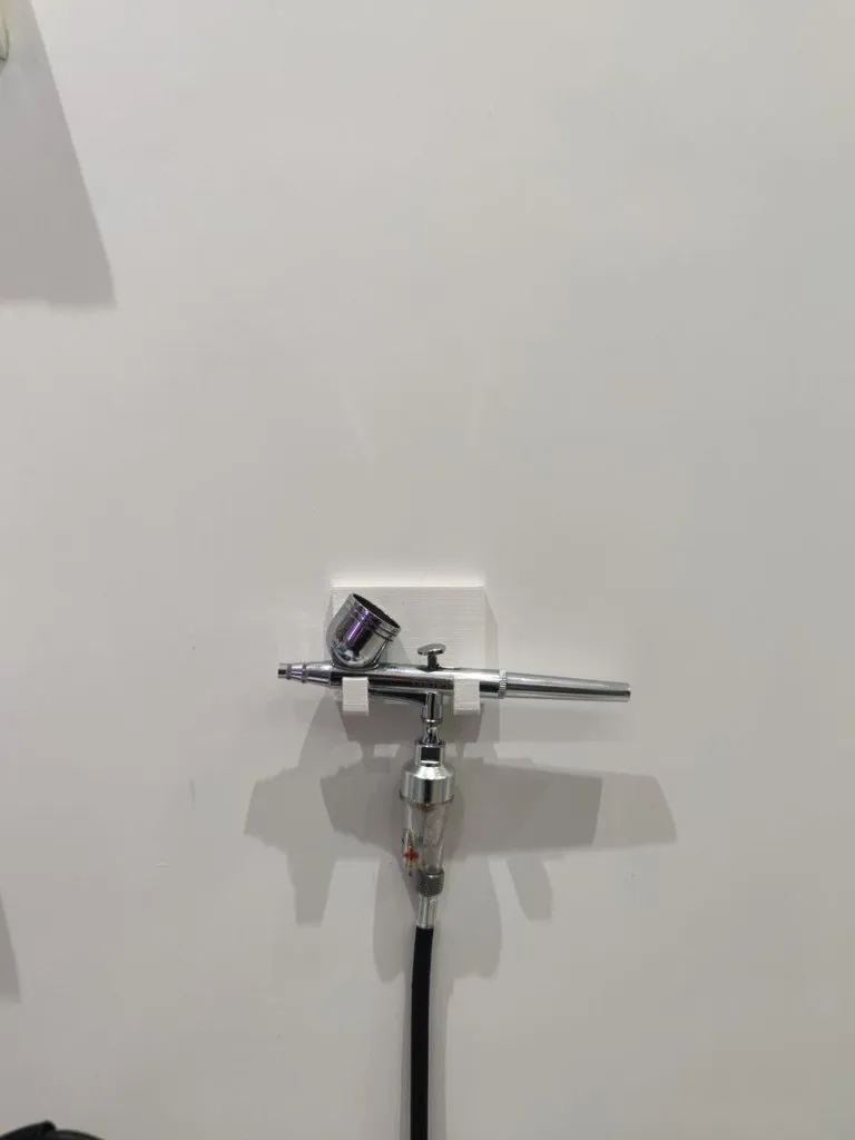 Airbrush wall holder