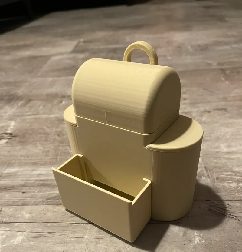 Desk organizer in shape of Backpack
