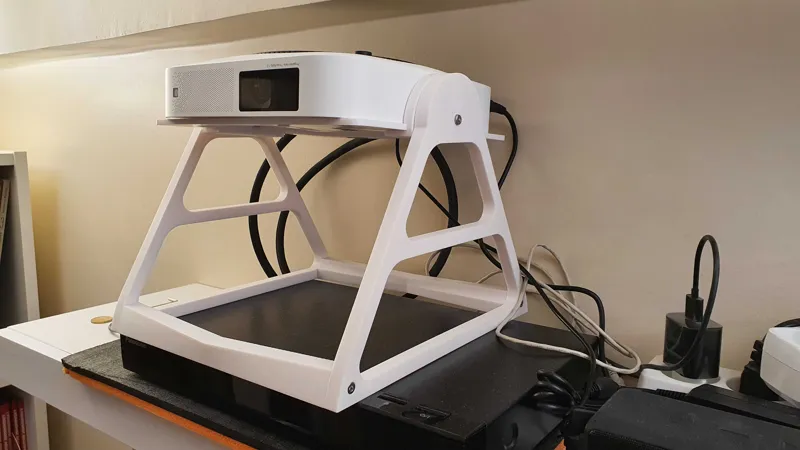 Orientable stand for video projector