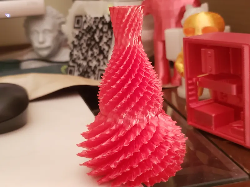 Spiked vase