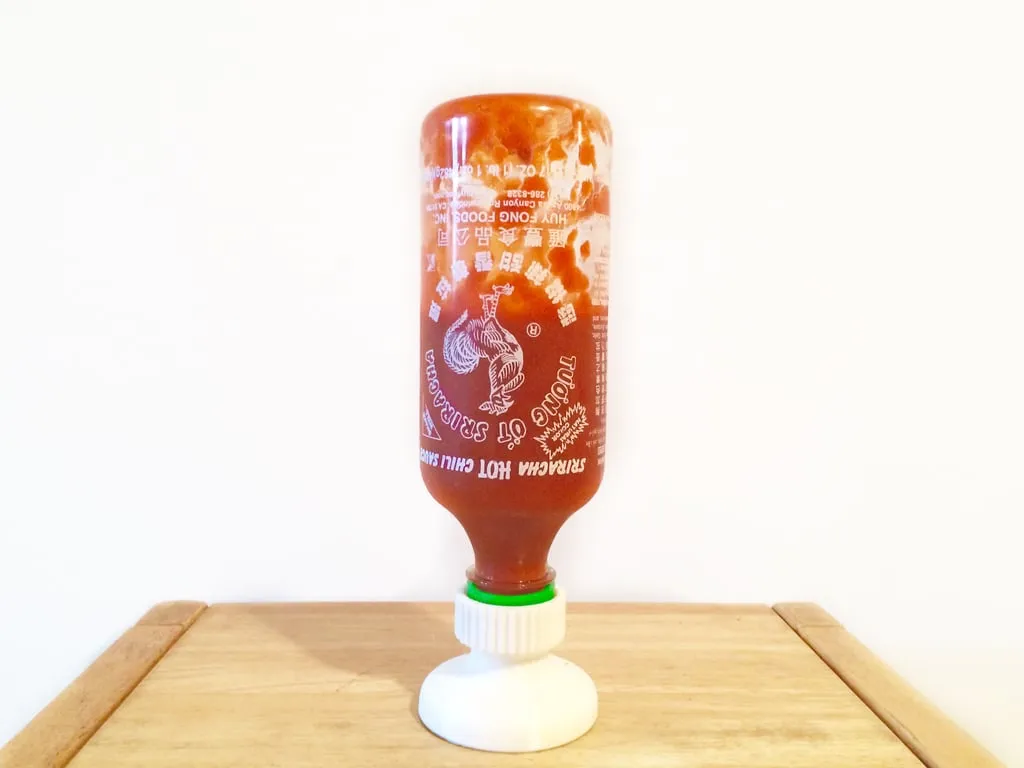 Support inverseur pour bouteille de sriracha