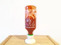 Support inverseur pour bouteille de sriracha — photo 1