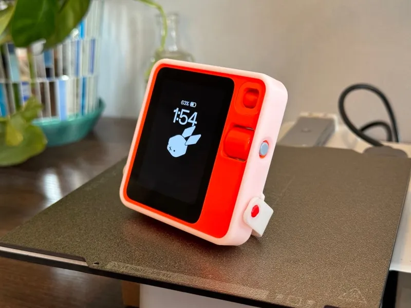 Rabbit R1 Case / Stand