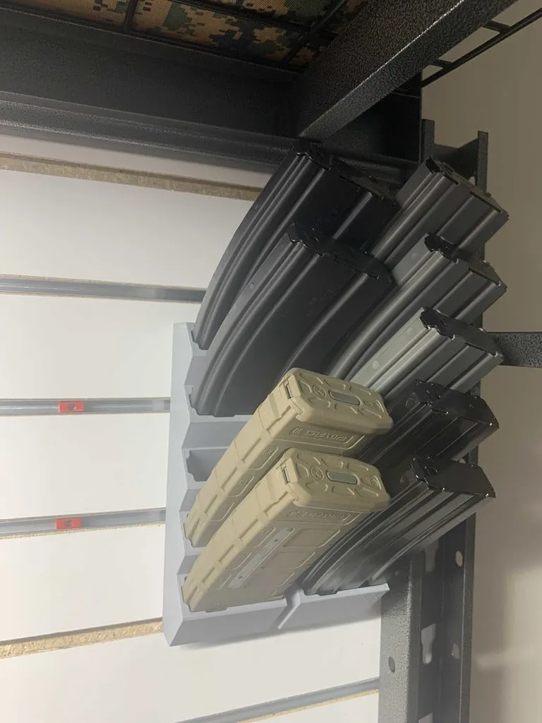 AR15 mag holder with slatwall mount
