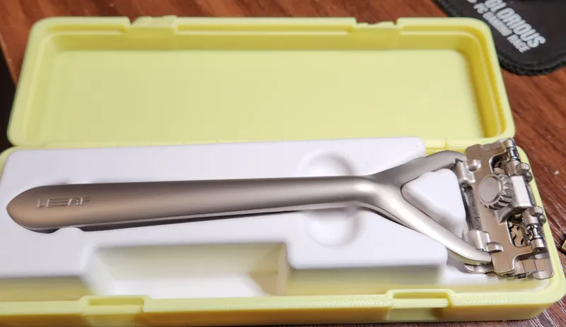 Leaf Razor Traveling Case