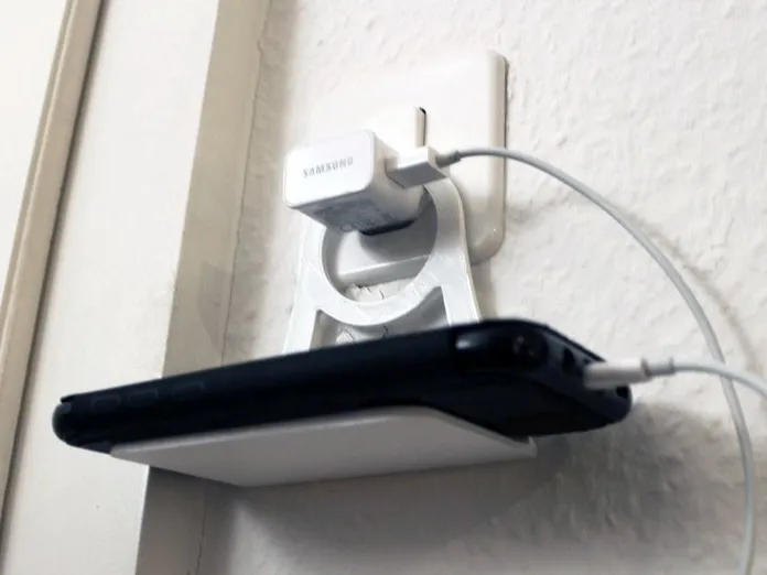 Soporte para celular mientras carga