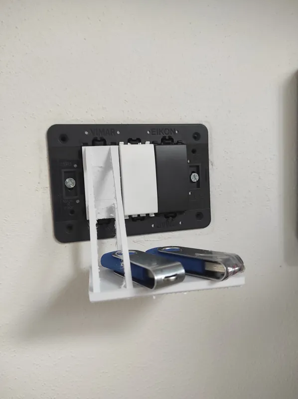 PlugShelf