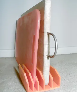 chopping board holder for different sizes