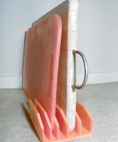 chopping board holder for different sizes
