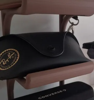 Sunglasses in case Stand