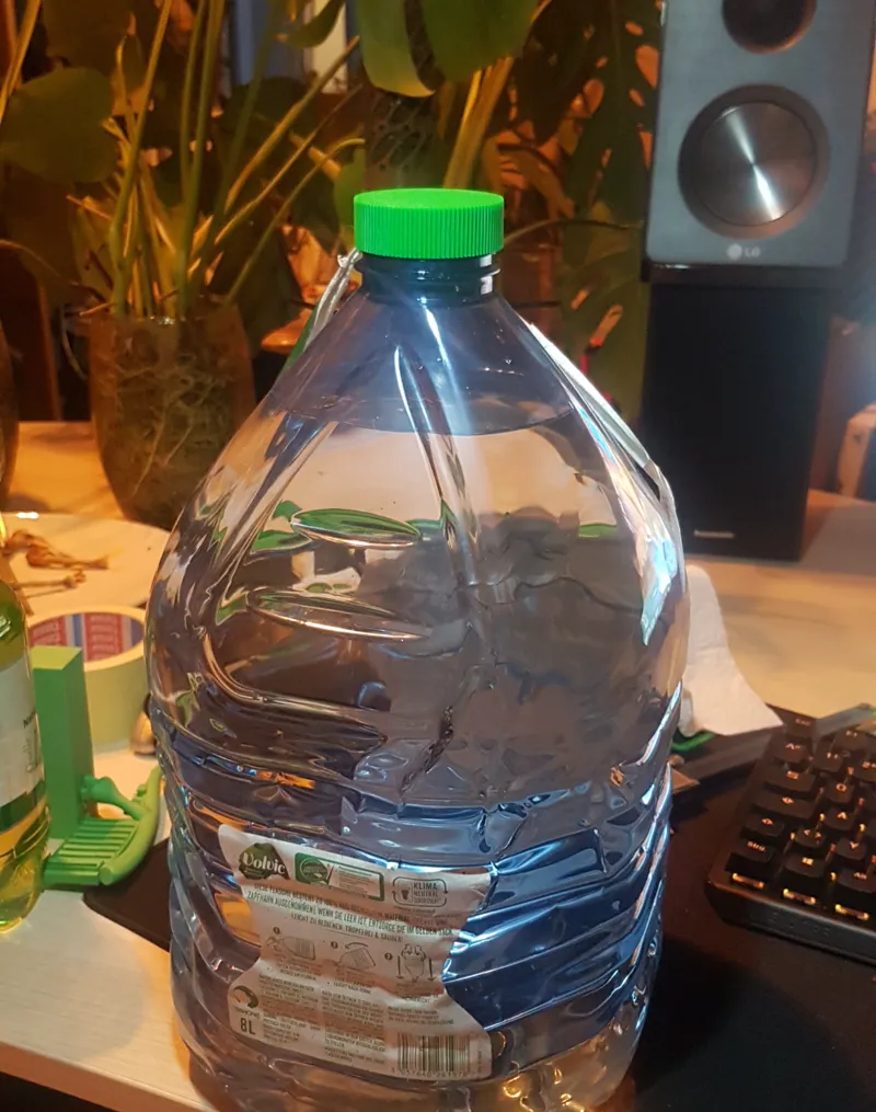 Bottlecap for 8L volvic bottle