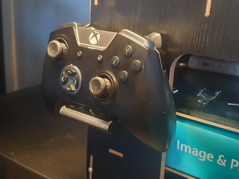 Razer Wolverine Ultimate Xbox Controller Shelf
