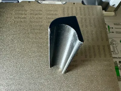 Simple horizontal pen holder