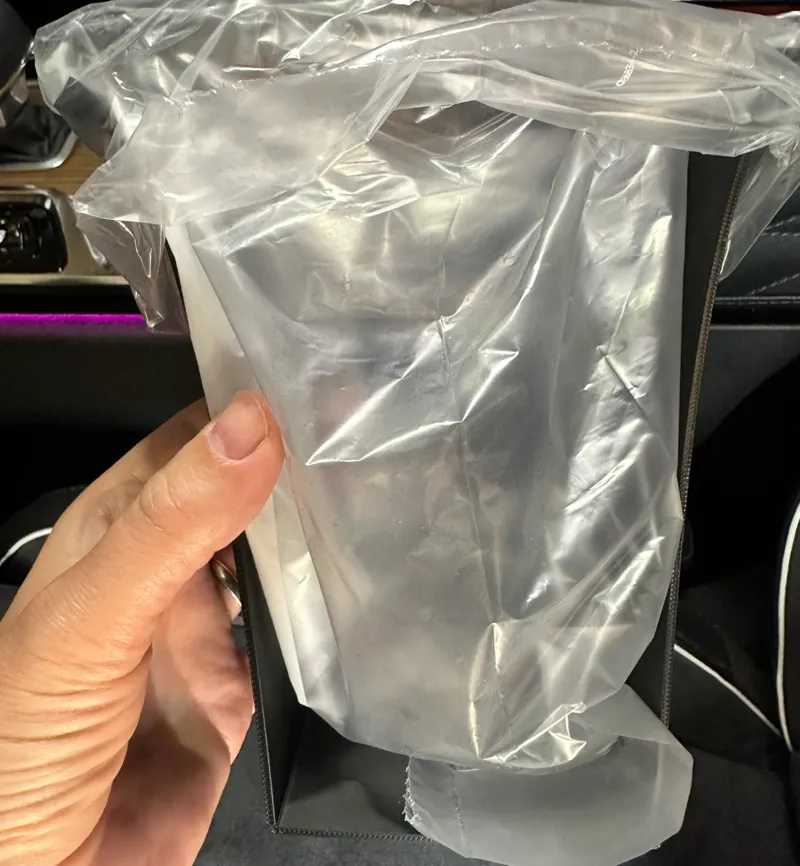 Hongqi e-hs9 trash bag holder for center console