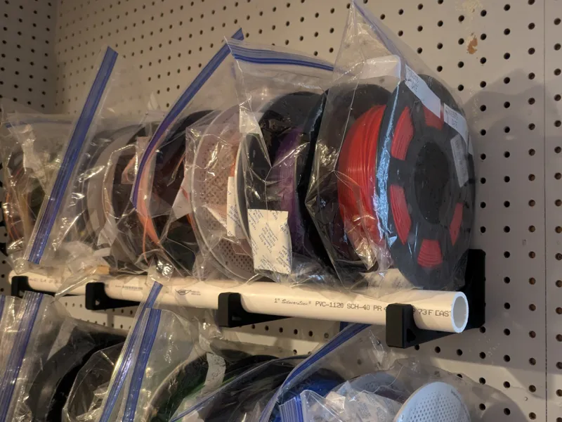 Spool holder for pegboard/PVC